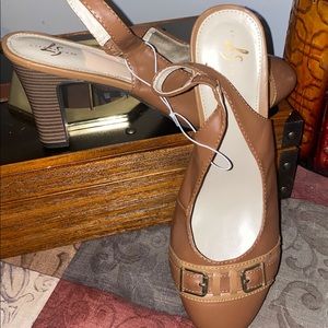 Life Stride “Night Life” Tan Sling Back